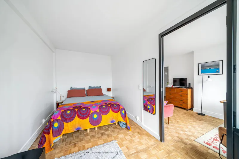 Renovated 39 m² Carrez 2-room flat with 9 m² south-facing terrace, Brancion