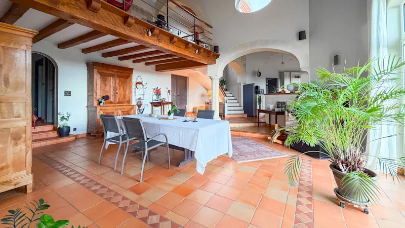 244 m² stone house with garden over the valleys, double garage, near Thouars