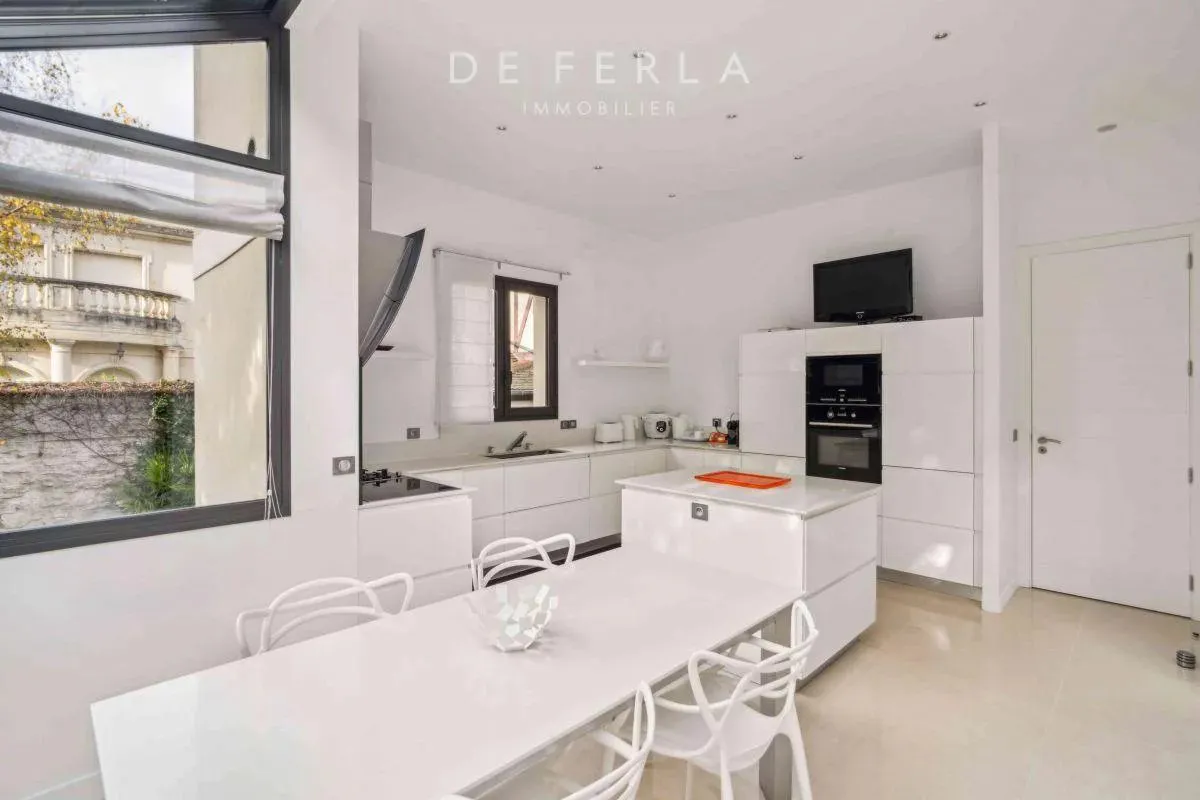 Villa and Anglo-Norman house on one plot, La Varenne-Saint-Hilaire