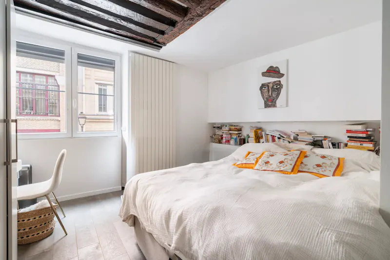 69 m² 4-room flat with private courtyard access, Montorgueil