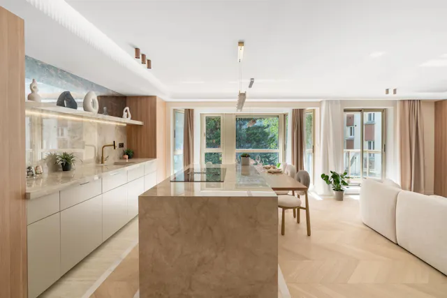 104 m² Carrez 5-room flat redone by an architect, two balconies on a leafy courtyard