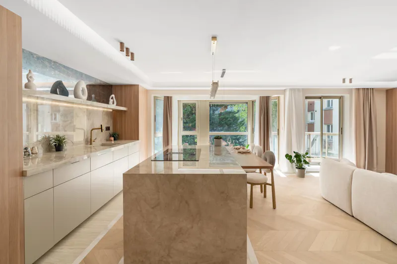104 m² Carrez 5-room flat redone by an architect, two balconies on a leafy courtyard