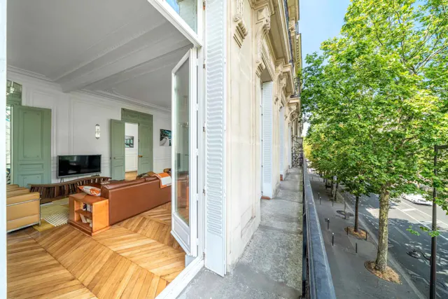 250 m² 7-room flat with long balcony and built-in studio, Plaine-Monceau