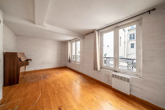 38 m² 2-room flat to renovate with 7 m² terrace and open view, Saint-Victor