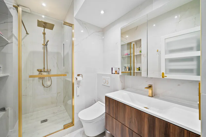 63 m² 3-room top-floor flat with long balcony, near the Opéra