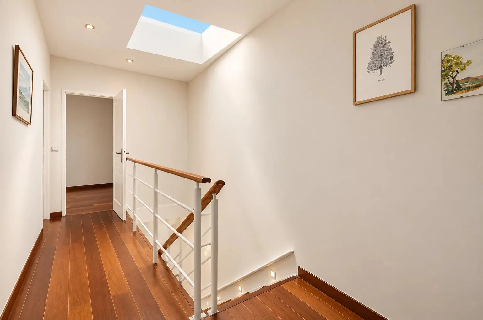 228 m² house with two terraces and a separate studio flat, Necker