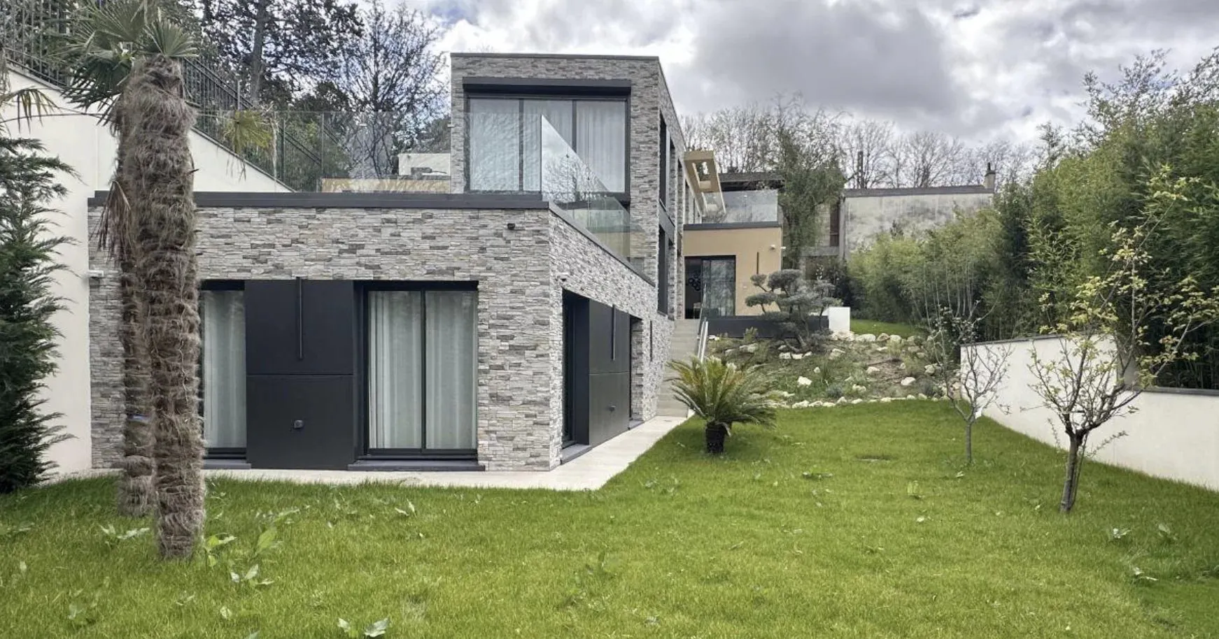 560 m² villa with pool and spa, Sèvres