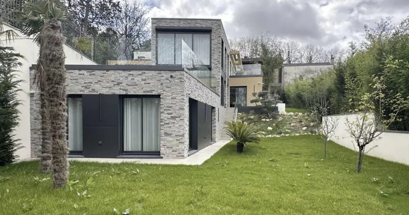 560 m² villa with pool and spa, Sèvres