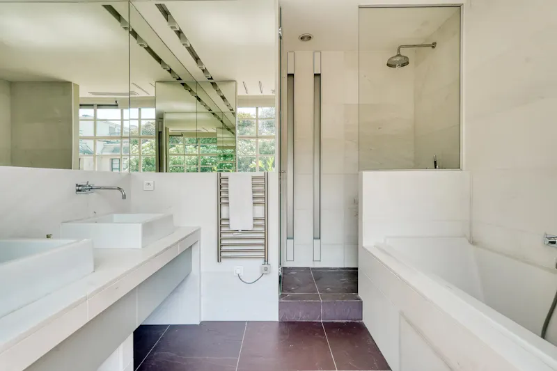 60 m² 3-room flat on the 8th floor with balcony, Champs-Élysées