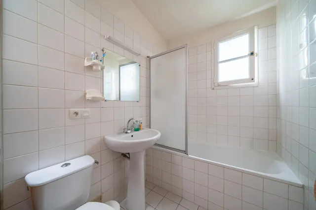 176 m² building to renovate with two terraces, near Daguerre