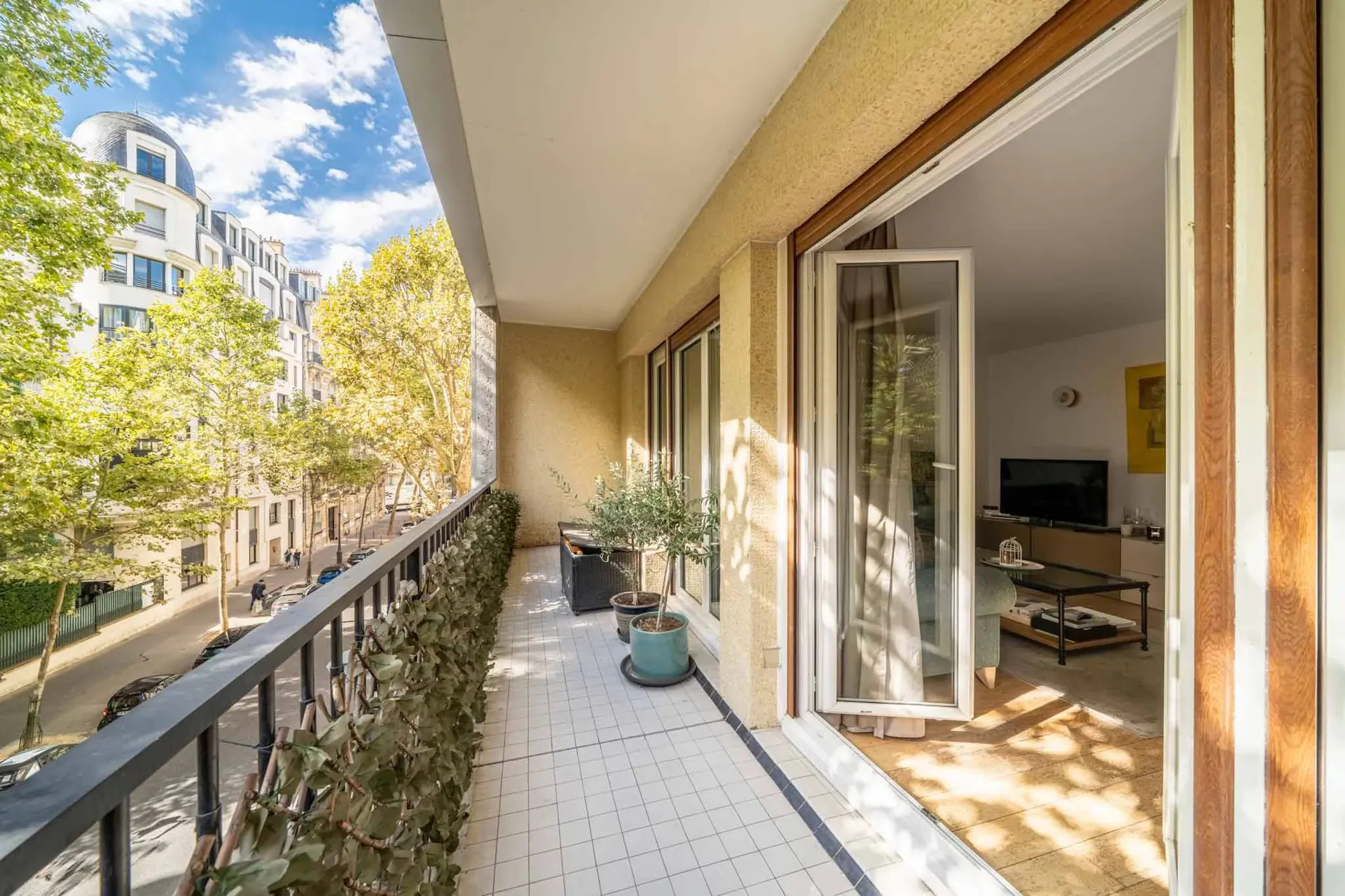59 m² 3-room flat with 32 m² double living room and 9 m² balcony, Auteuil
