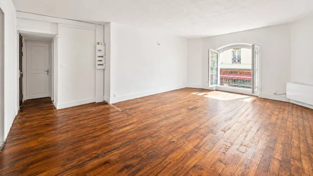 115 m² family flat to refresh with two small balconies, Faubourg-Saint-Denis