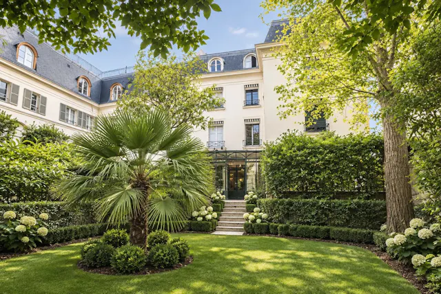 470 m² mansion with walled garden and Eiffel Tower view, La Muette