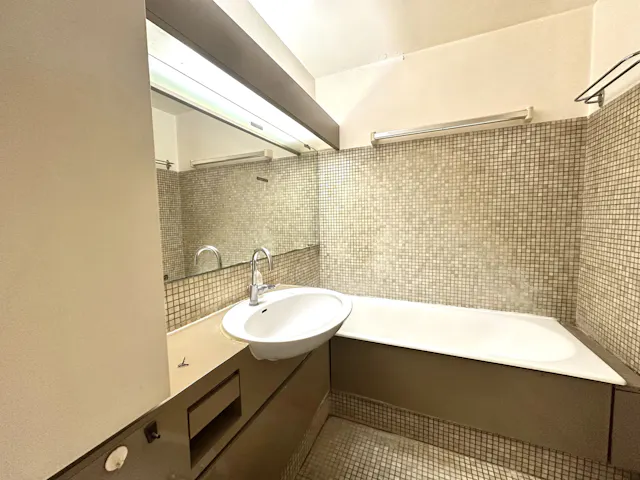32 m² Carrez studio with south-west balcony near the Trocadéro
