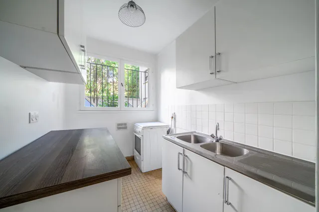 29 m² garden-level studio over the co-ownership gardens, Père-Lachaise