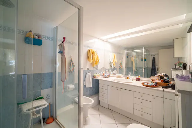 98 m² Carrez flat on the 27th floor with 10 m² loggia, Front de Seine