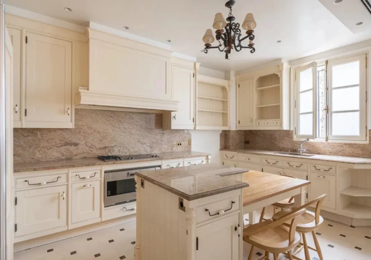 731 m² town house with 500 m² garden, Neuilly