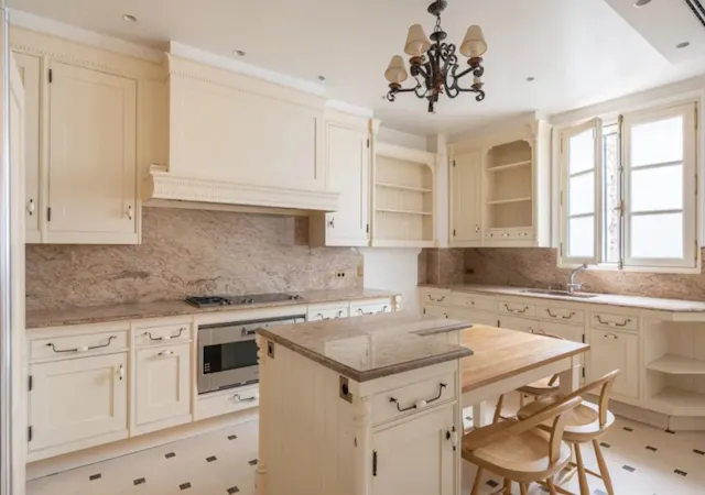 731 m² town house with 500 m² garden, Neuilly