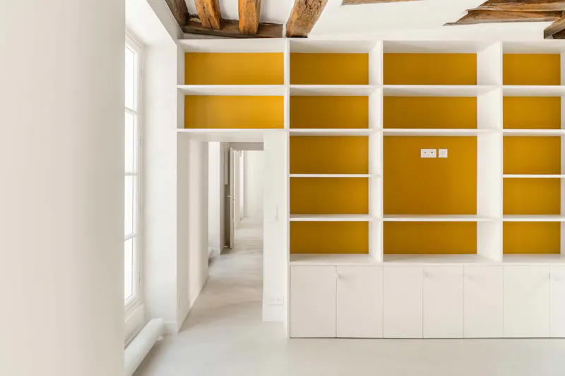 2 bedrooms with shower rooms and 9 m² private walkway over a leafy courtyard, Val-de-Grâce