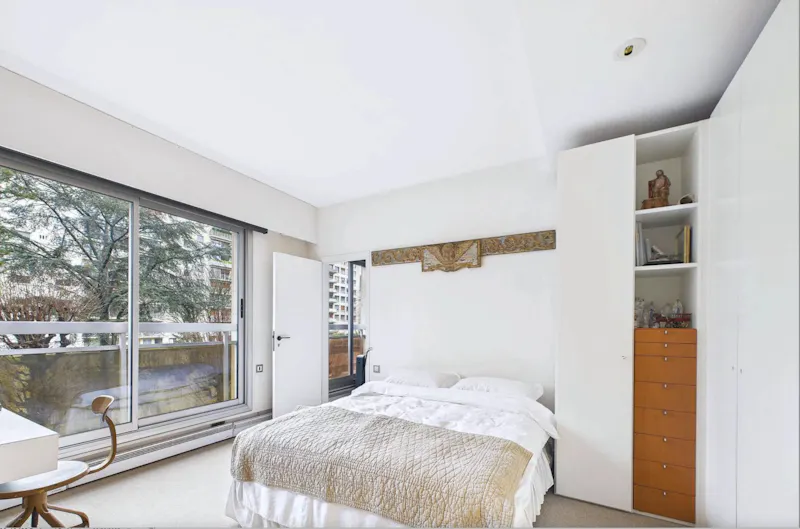215 m² flat with 14 m² balcony overlooking the Ranelagh gardens
