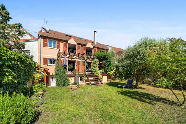 House with landscaped garden in Porchefontaine, Versailles