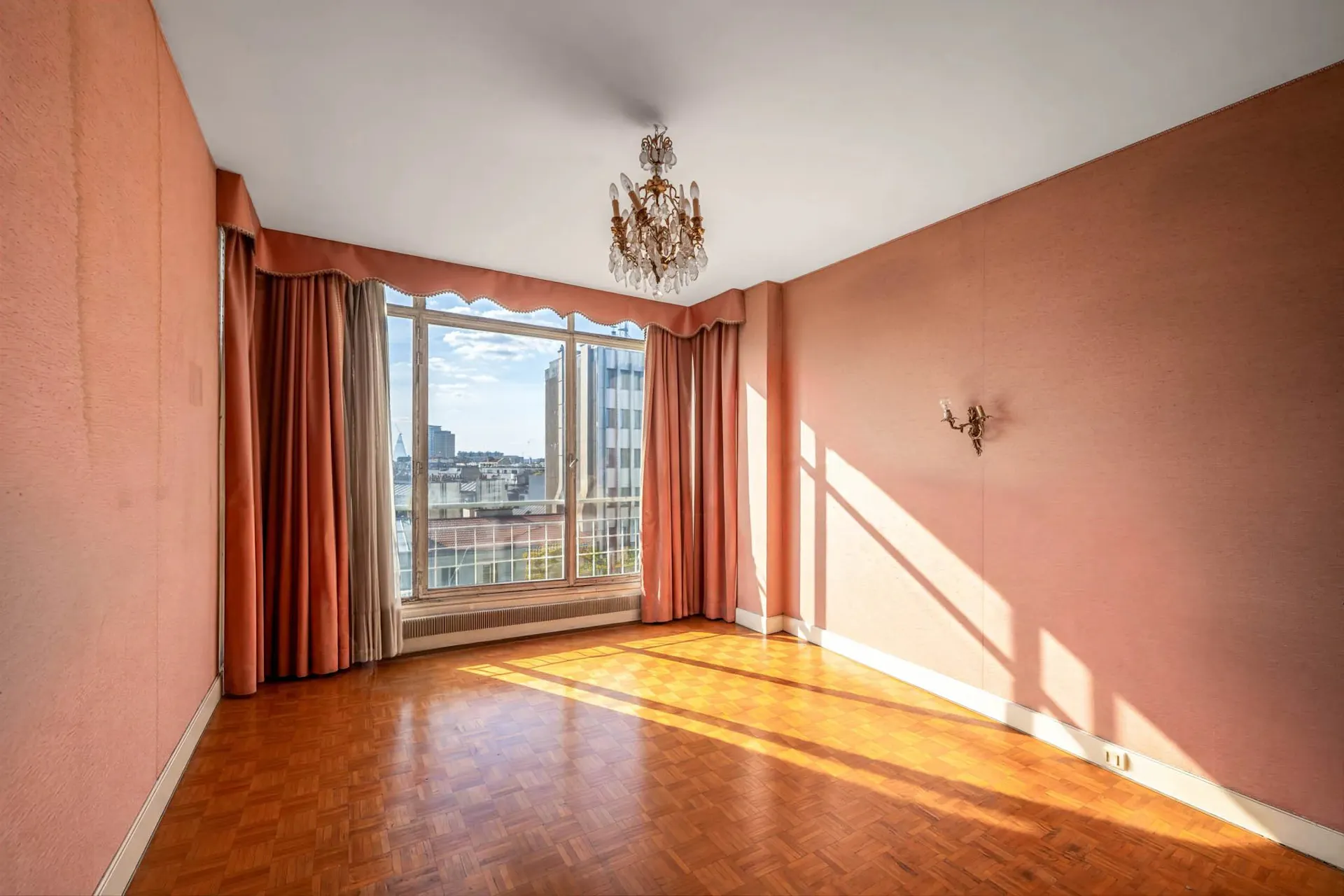 102 m² 5-room flat to renovate, long balcony, panoramic view, Daguerre