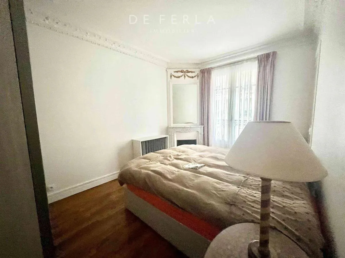 63 m² 3-room flat with three balconies, Motte-Picquet Grenelle