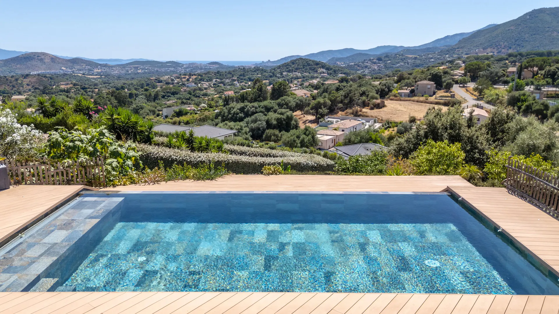 220 m² villa with pool and jacuzzi, Afa