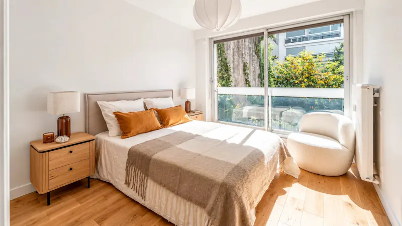 105 m² reception flat with 11 m² balcony and a possible fourth bedroom, Porte-Dauphine