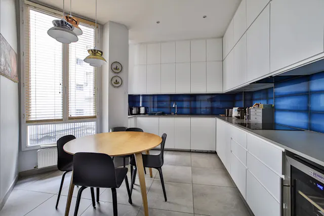 159 m² Carrez 5-room flat with long balcony and 3.30 m ceilings, Faubourg-Montmartre