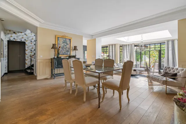 Town house with pool, La Varenne