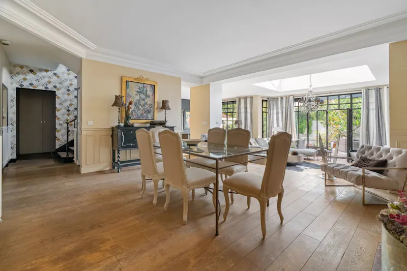Town house with pool, La Varenne