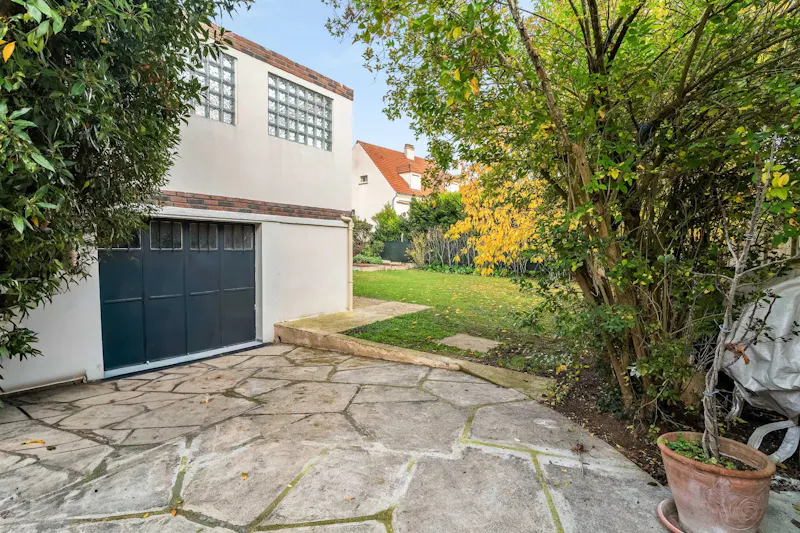130 m² millstone house on a 560 m² detached plot with unoverlooked terrace, Neuilly-sur-Marne