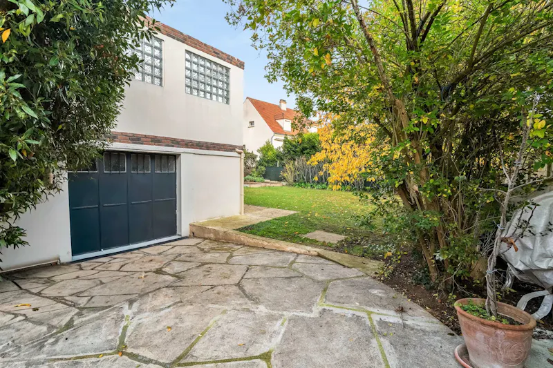 130 m² millstone house on a 560 m² detached plot with unoverlooked terrace, Neuilly-sur-Marne
