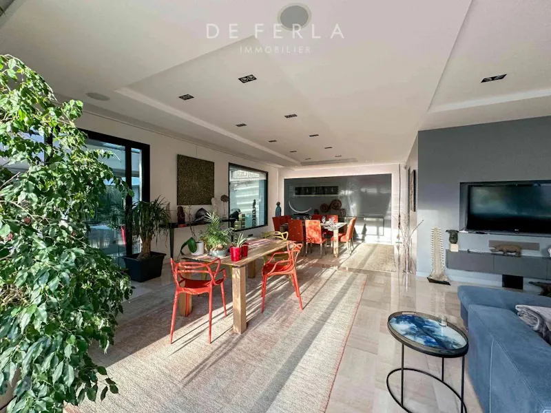 Architect-designed house of over 1,000 m², Parc de Saint-Maur