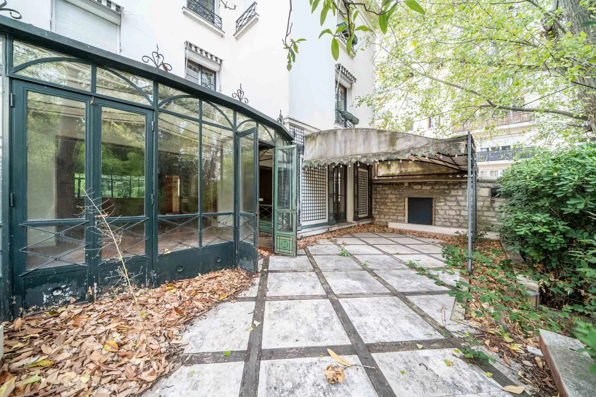 500 m² town house with walled garden and Eiffel Tower view, La Muette
