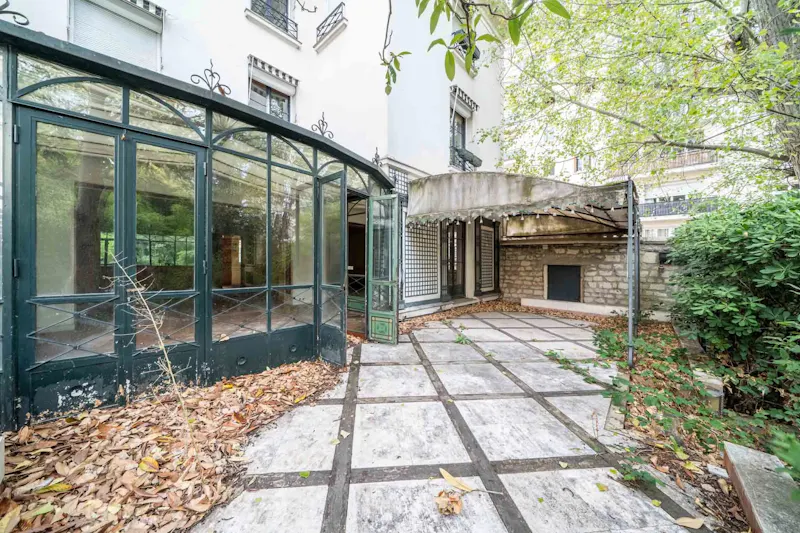 500 m² town house with walled garden and Eiffel Tower view, La Muette