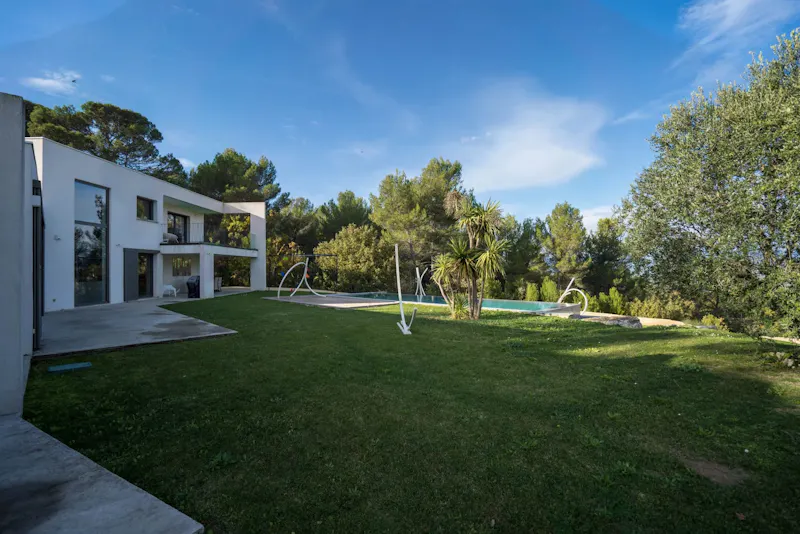 272 m² villa with infinity pool, Venelles