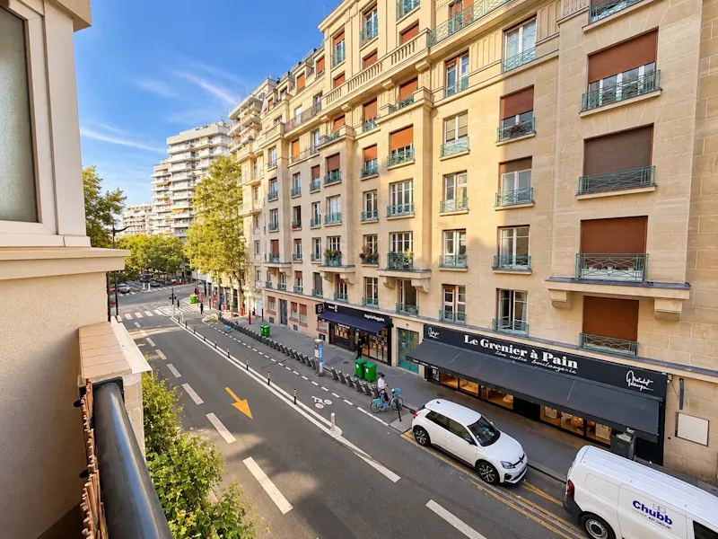 38 m² Carrez 2-room flat with two balconies, near Montparnasse