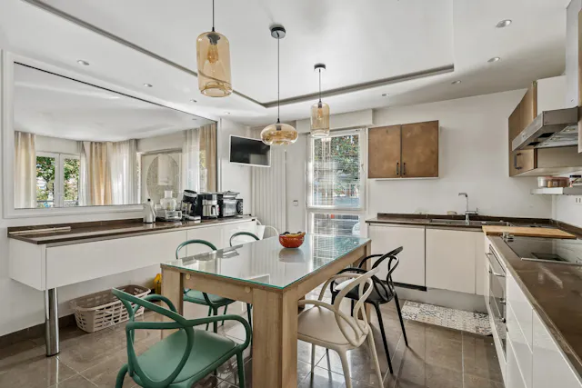 190 m² 7 rooms with 42 m² terrace, Levallois