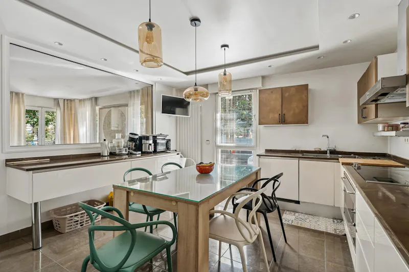 190 m² 7 rooms with 42 m² terrace, Levallois