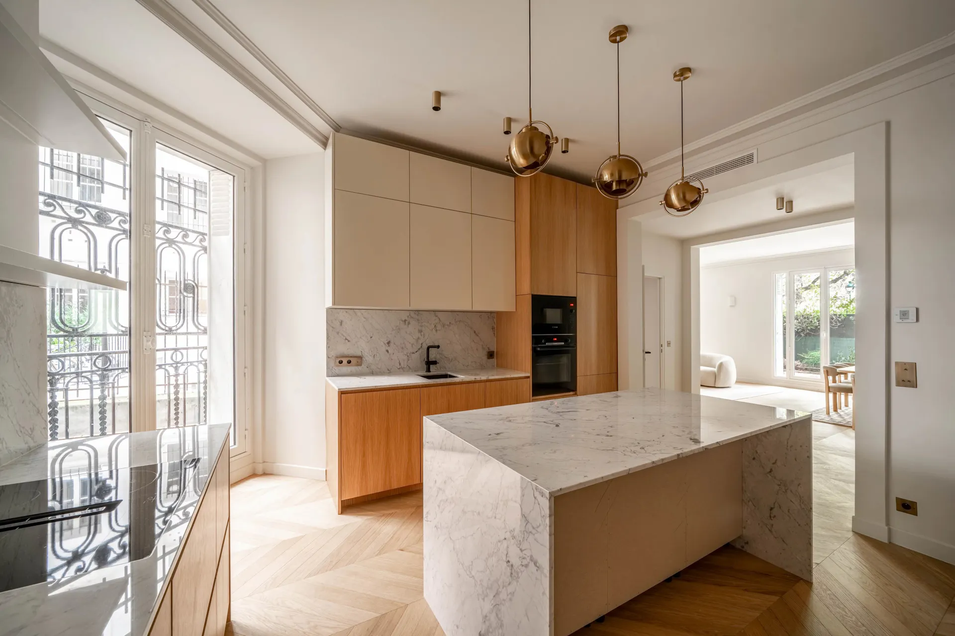 Duplex de 137 m² avec terrasse de 38 m² et cinq chambres, au pied de la Tour Eiffel