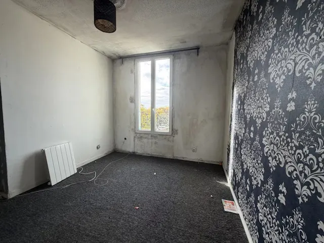 63 m² 4-room top-floor flat to renovate with balcony, garage box and cellar, L’Île-Saint-Denis