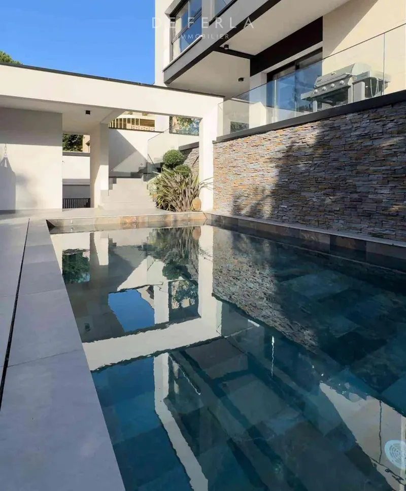 Architect-designed villa with pool, La Varenne