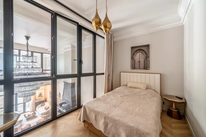 161 m² loft-style triplex with 32 m² planted terrace and 60 m² reception room, Ternes
