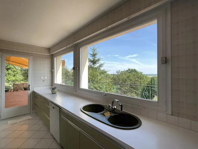 Family house overlooking the valley, Villiers-Saint-Frédéric